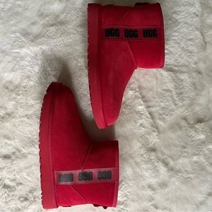 Ugg classic mini logo boot